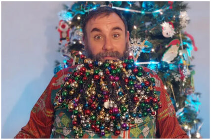 I to ide u Knjigu rekorda: Ovo je čovjek s najviše božićnih ukrasa u bradi; čak 710 kuglica!