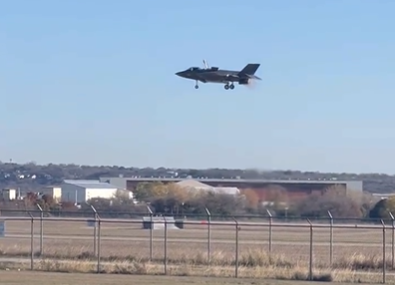 Srušio se američki borbeni avion F-35B prilikom slijetanja (Video)