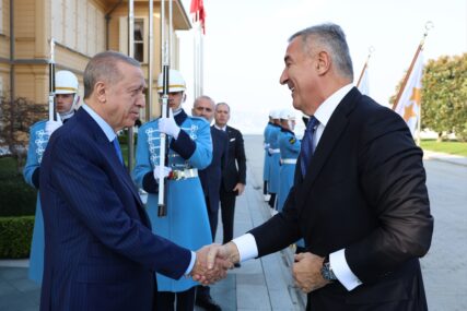 Srdačan doček: Šta je tema razgovora Erdogana i Đukanovića?
