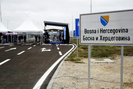 Preko graničnog prijelaza Orašje-Županja ne mogu saobraćati autobusi i teretna vozila