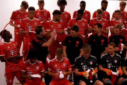 Odbio se slikati s pivom, a sada su mu dali kapu Djeda Mraza: Reakcija Sadija Manea iznenadila sve u Bayernu