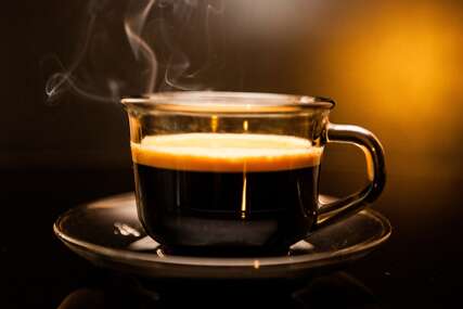 Provjeravamo mitove o kafi: Da li kafa dehidrira tijelo?