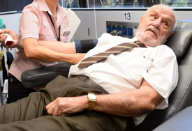 60 godina donirao svoju „magičnu krv“ i tako spasio živote 2,4 miliona beba 