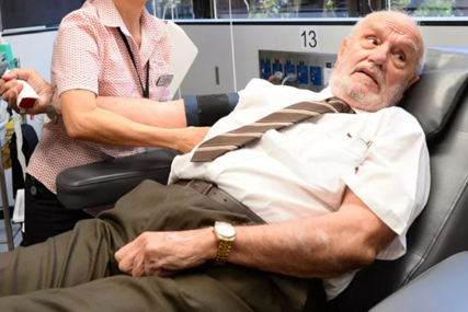 60 godina donirao svoju „magičnu krv“ i tako spasio živote 2,4 miliona beba 