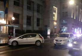 Potvrđeno za Bosnainfo: Sudar tri automobila u centru Sarajeva, jedna osoba zatražila ljekarsku pomoć