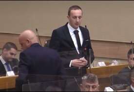 BODIROGA BEZ DLAKE NA JEZIKU  NSRS je postala protočni bojler za ispunjavanje želja jednog čovjeka