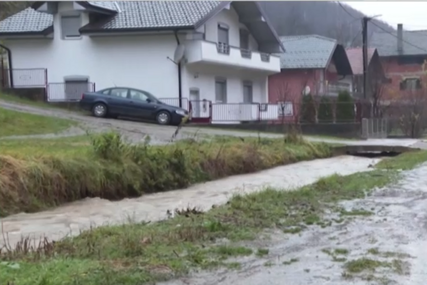 Poplave ugrozile građane Krajine, minusi dodatno otežavaju stanje: "Sve je uništeno, ovo je isti scenarij od 2010."