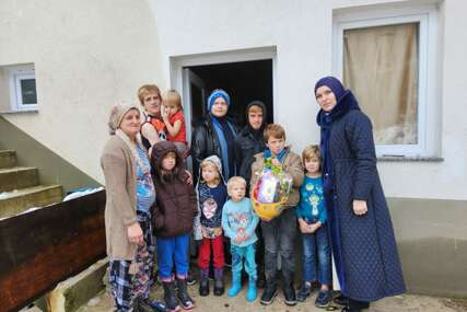 Reis Kavazović u Bužimu darovao porodice koje su dobile šesto i sedmo dijete
