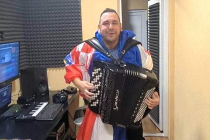 Poznati virtuoz na harmonici iz BiH posvetio pjesmu Vatrenima, poslušajte je (VIDEO)