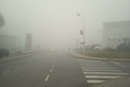 Upozorenje za vozače: Smanjena vidljivost zbog magle, na pojedinim dionicama i do 50 metara