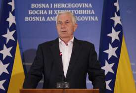 SREDOJE NOVIĆ PRIJE NAPUŠTANJA SJEDNICE "Neće manjina upravljati većinom"