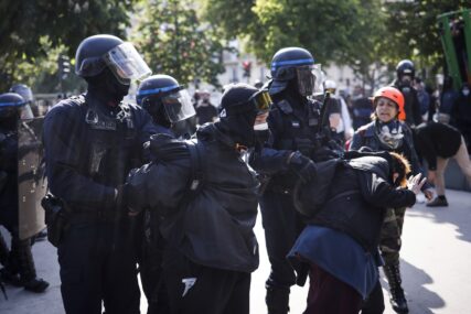 Francuska se priprema za 'pakleni' dan: Na današnjem protestu očekuje se 750.000 demonstranata