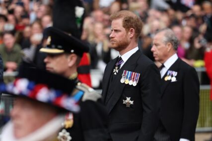 Princ Harry novom izjavom uzdrmao kraljevsku porodicu: Želim natrag svog oca i brata