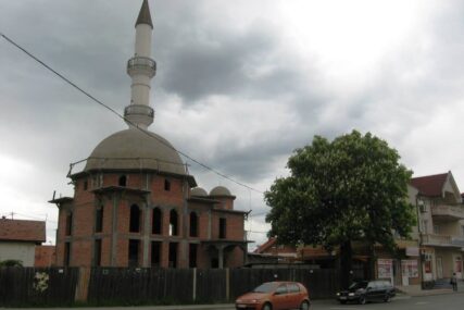Oglasili se iz Islamske zajednice nakon privođenja maloljetnika koji su urinirali u dvorištu džamije