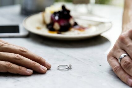 STATISTIKA JE NEUMOLJIVA: U Federaciji BiH lani je propalo čak 1.099 brakova