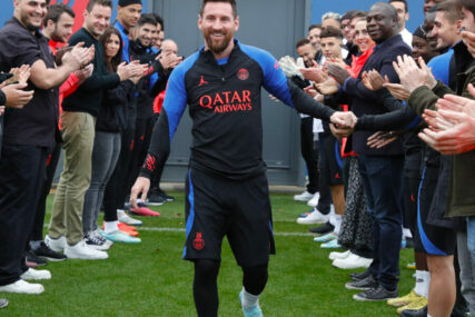 Messi se vratio treninzima PSG-a, dočekan uz špalir i aplauze
