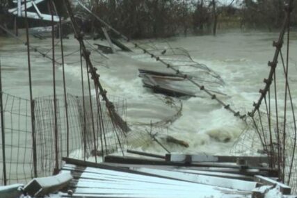 ZATRAŽILI POMOĆ ORUŽANIH SNAGA: Srušio se most u Rudom, odsječeno 50 domaćinstava