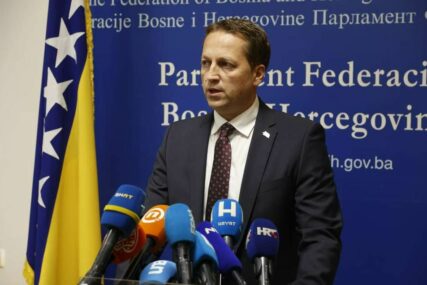 Efendić: Nikšić pokušava sakriti činjenicu da Trojka gubi većinu i u Predstavničkom domu
