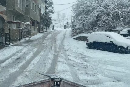 Iz KJKP “RAD” objavili video kako čiste sarajevske ulice od snijega