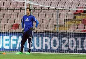 Asmir Begović dobio ponudu da ostane u engleskoj ligi. I to da bude prvi golman!