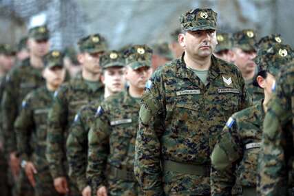 Na NATO putu, a ovisni o donacijama: Vojnici u BiH nose polovne uniforme