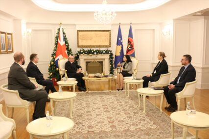 Kosovo: Osmani se sastala s britanskim izaslanikom Peachom