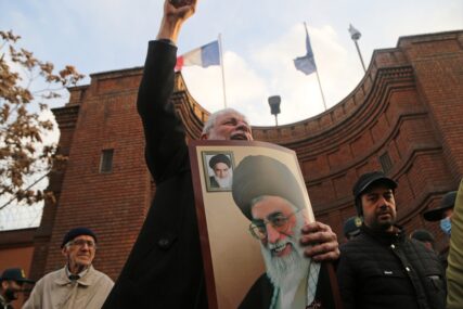 Iranci protestovali zbog karikatura ajatolaha Hamneija objavljenih u "Charlie Hebdou"