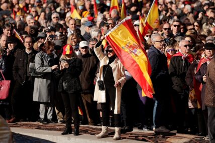 Hiljade ljudi na antivladinim protestima u Madridu, traže ostavku premijera