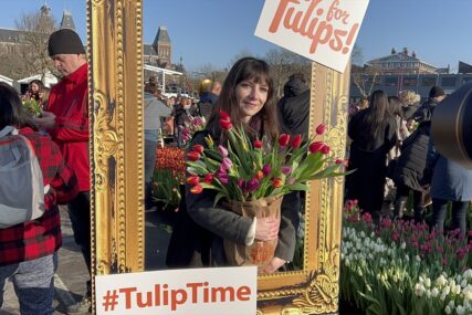 U Nizozemskoj obilježen Nacionalni dan tulipana, hiljade ljudi besplatno dobilo cvijeće