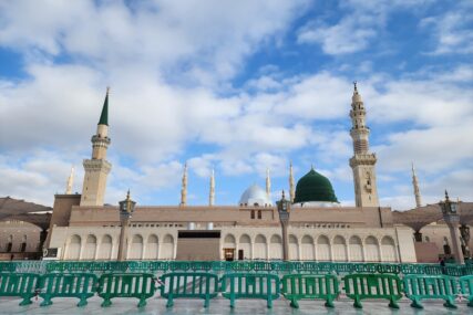 Pogledajte fotografije iz džamije u Medini