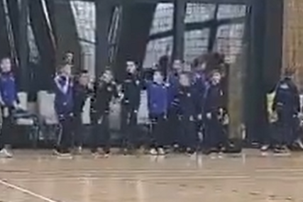 VIDEO KOJI JE ZGROZIO BALKAN  Pogledajte šta su djeca radila uoči napada na roditelje iz Beograda u Sarajevu
