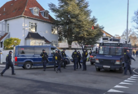 Spalio Kur‘an ispred džamije u Danskoj: "On je bolestan čovjek"