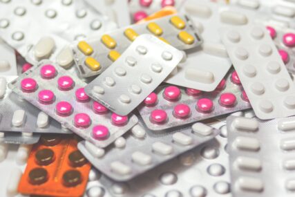 Često uzimanje antibiotika povećava upalne bolesti crijeva kod starijih od 40 godina