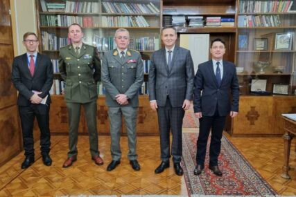 Bećirović sa komandantom EUFOR-a: Dodik je Putinova marioneta