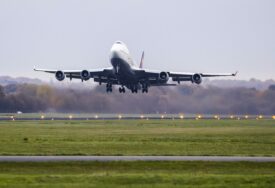 Boeing u SAD-u prisilno sletio nakon što je otpao komad aviona