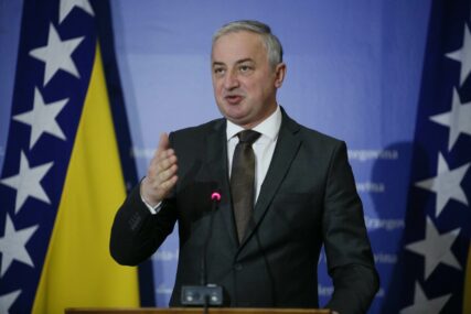 Borenović: Schmidtova odluka o Vladi FBiH dovodi u pitanje saradnju sa Vladom RS