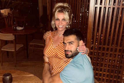 Suprug Britney Spears o glasinama: "Ne kontroliram ni večeru, a kamoli nju"