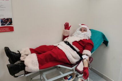 Djed Mraz i ove godine prvi darovao krv u Trebinju