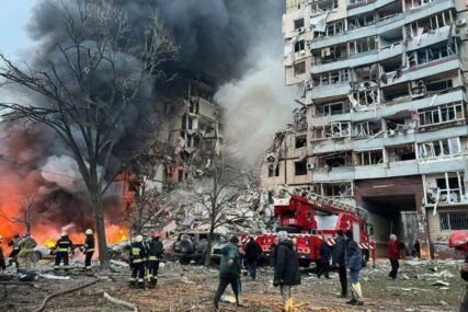Rusi bombarduju civile: Najmanje 10 povrijeđenih u napadu na stambenu zgradu u Dnjepru