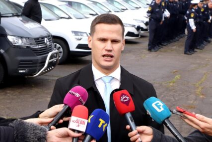 Premijer Tuzlanskog kantona Irfan Halilagić: "Očekujemo transportere, neka ih, zlu ne trebalo"