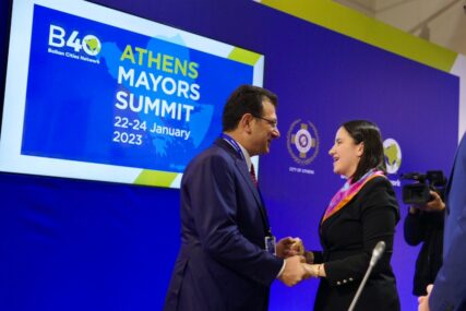 Gradonačelnica Karić poslala poruku iz Atine: Rastuće potrebe gradova upućuju na intenzivniju saradnju