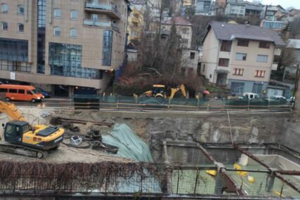 Građani Kovačića bez vode: Gradili zgradu pa naišli na cijev