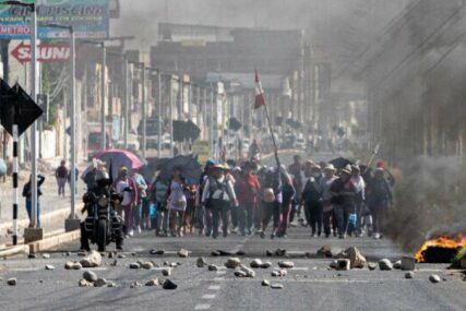 Protesti u Peruu, zapaljena historijska zgrada u Limi