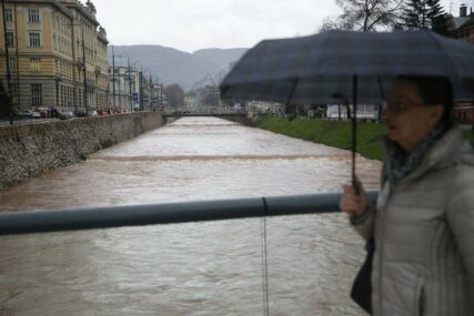 Stanje pripravnosti: Bosni prijete velike poplave, Hrvatskoj orkanski vjetrovi