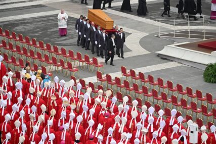 Oglasila su se zvona i na crkvama u Sarajevu zbog smrti bivšeg pape Benedikta XVI: Danas sahrana
