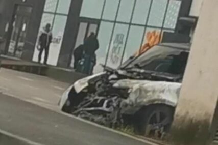 U Istočnom Sarajevu izgorio automobil Predraga Nešića, brata predsjednika DNS-a