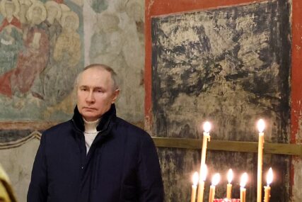 Putin sam kao duh na misi u Kremlju