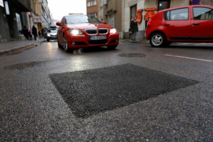Zbog obilnih padavina problemi u saobraćaju na podvožnjaku na ulazu u Mostar