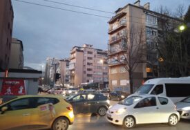 Petak je i gužve su u svim smjerovima: Kolone vozila na graničnim prijelazima BiH