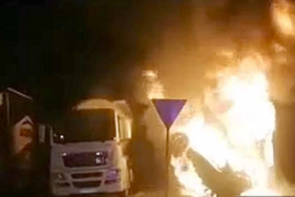 Teška saobraćajna nesreća u Srbiji: Autom se zabio u kamion, ima poginulih